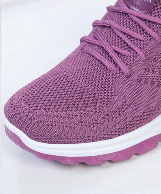 Breathable anti-slip mesh lace up casual shoes in black with low heel and fabric upper