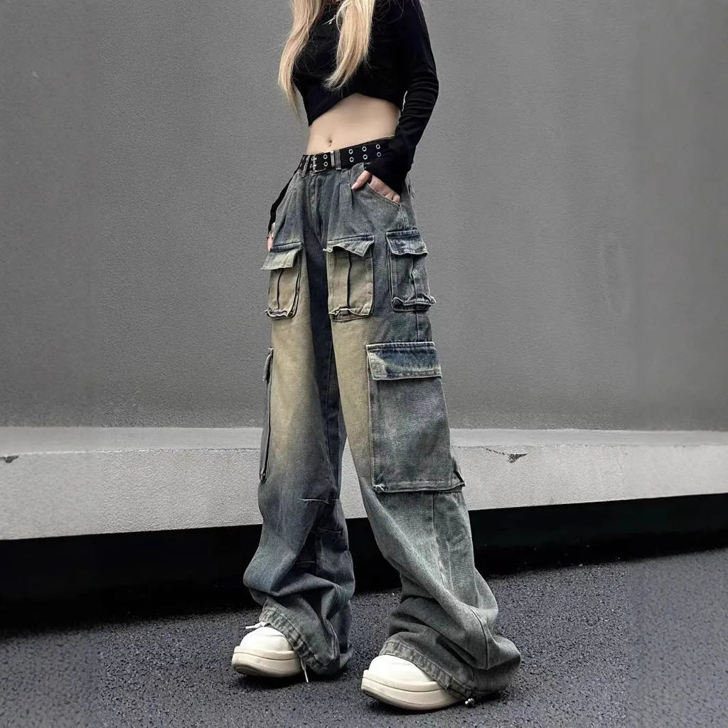 Multi-pocket loose fit distressed jeans in street hipster straight-leg style