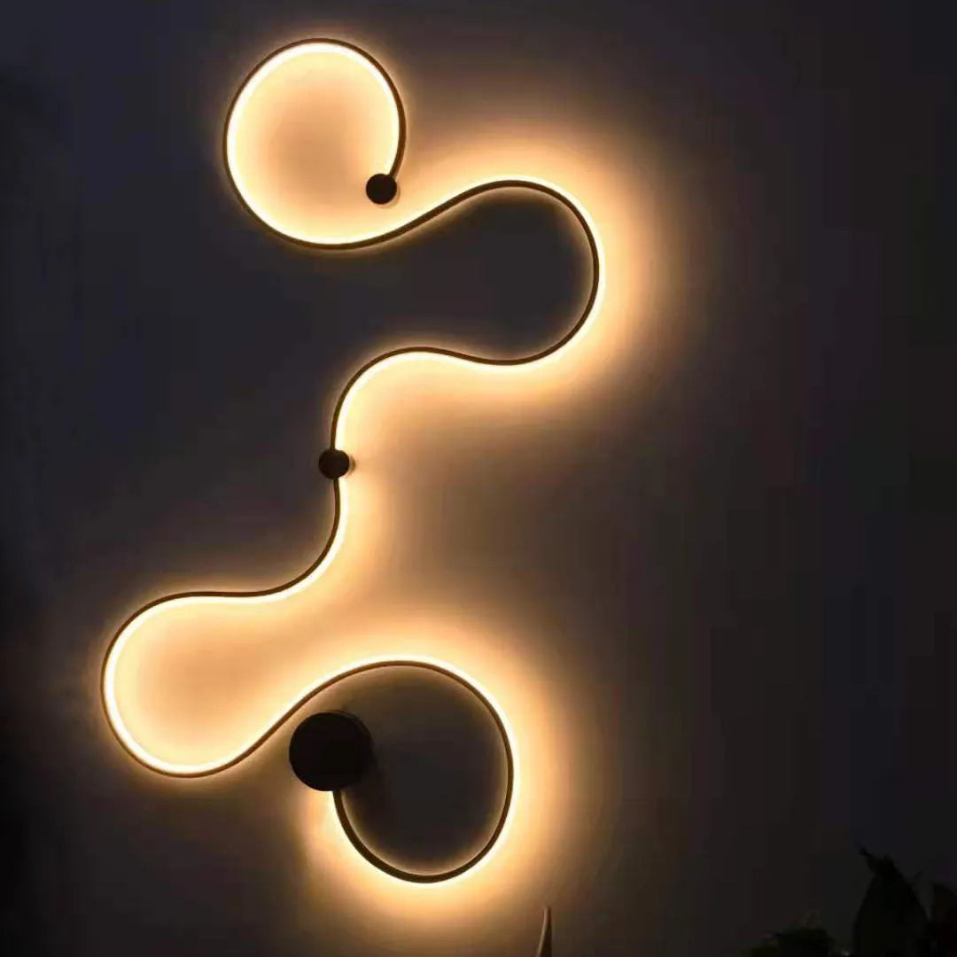 Modern aluminium LED wall lamp in black finish with adjustable dimming and colour temperature options