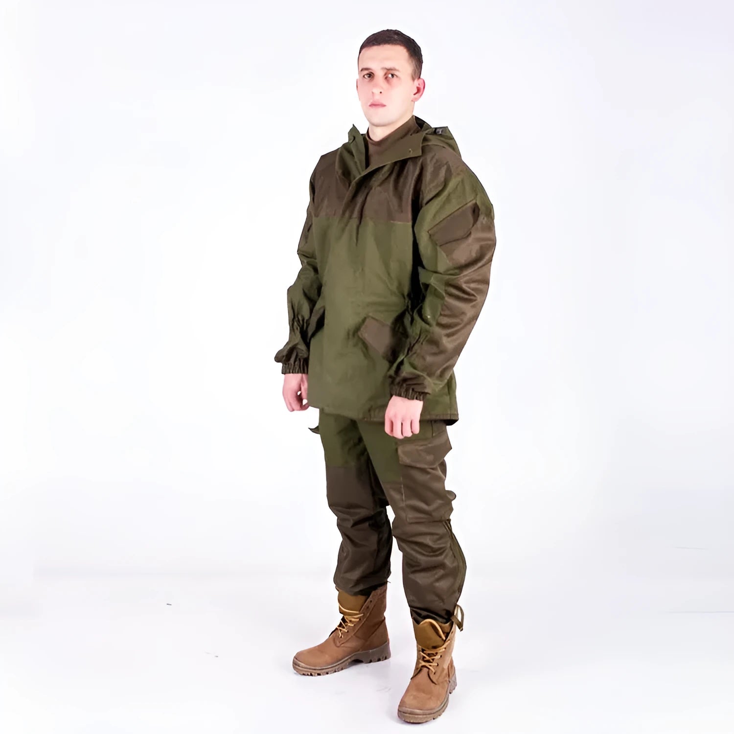Men's tactical outdoor battle suit set consisting of a jacket and trousers in a military green colour.