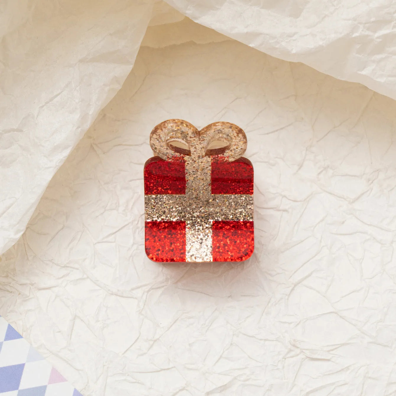 Oil-finished acrylic Christmas series small jaw clip barrette with snowflake design on white background