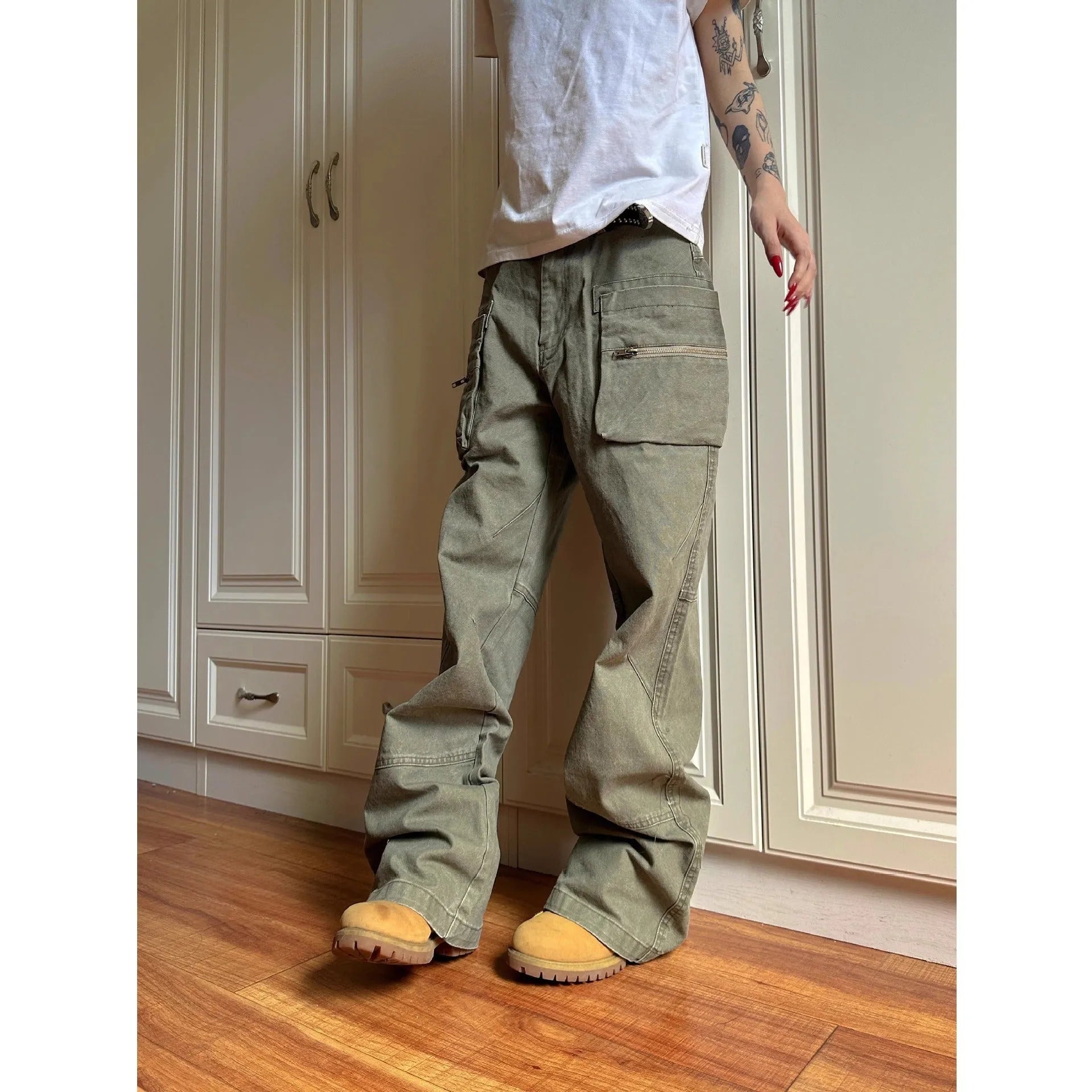Green cotton workwear pants with double zipper and pockets on mannequin