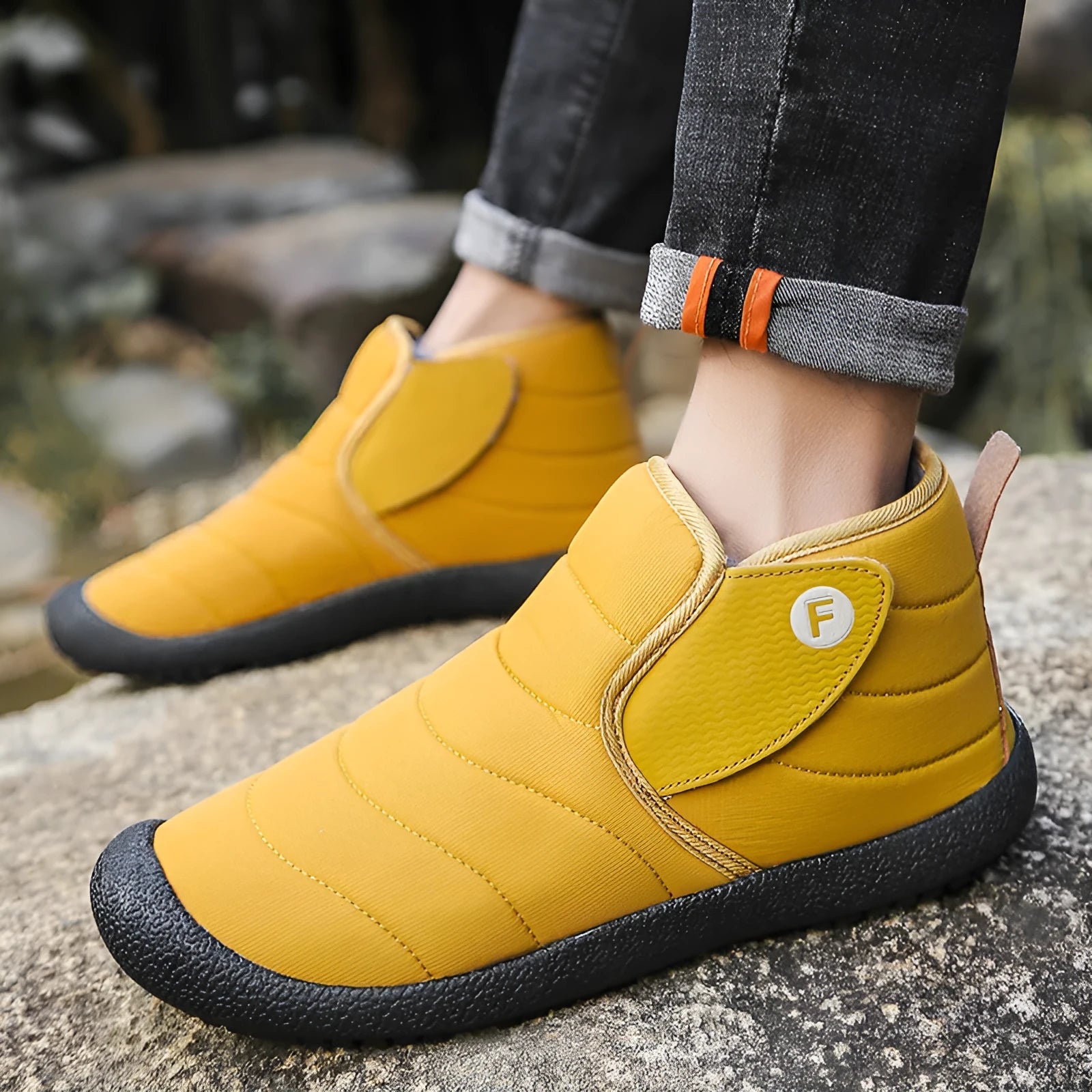 Men's waterproof snow boots with cotton upper and non-slip rubber soles in black, blue, green, yellow colours