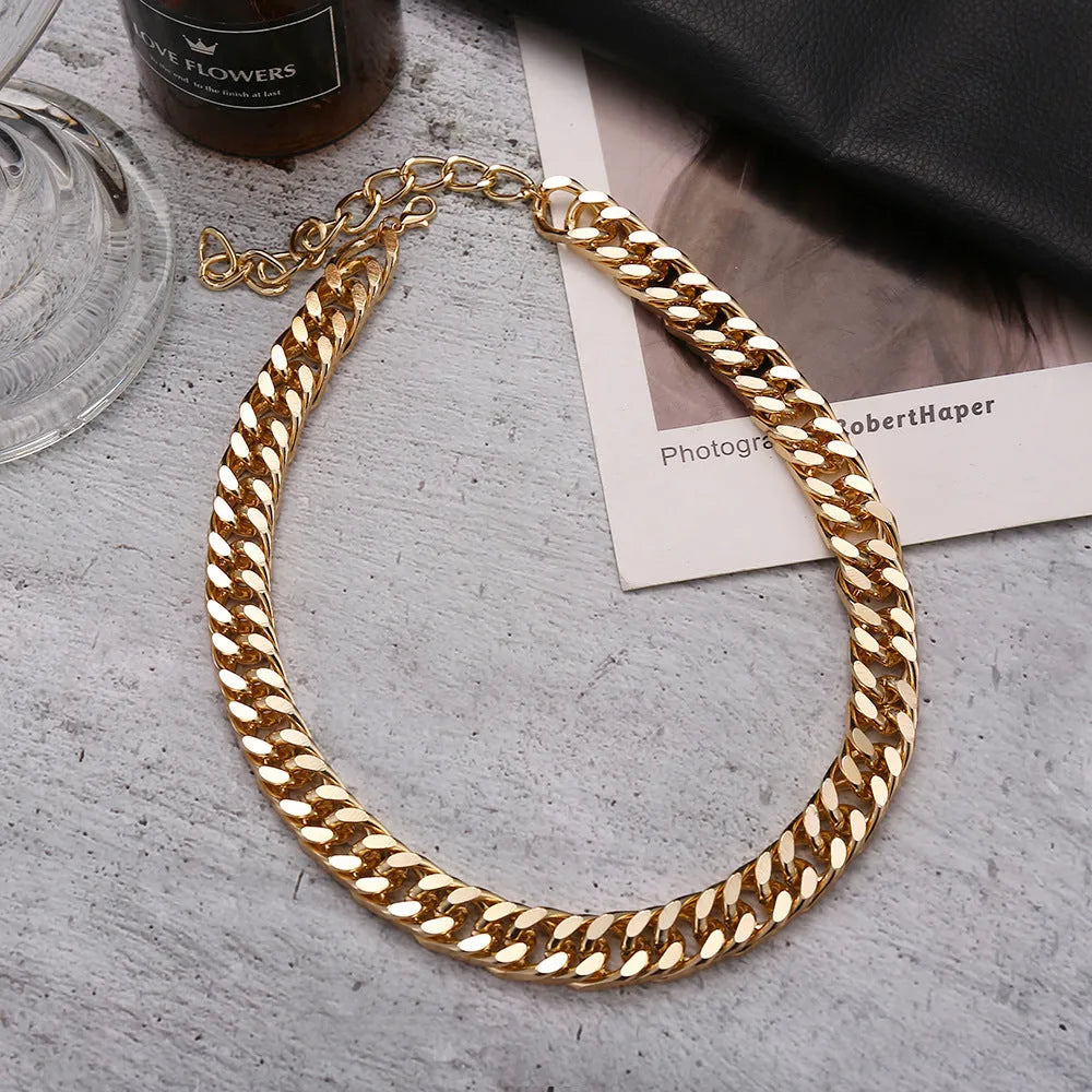 Gold-colour thick chain women's necklace with a 6cm component on a 32cm chain.