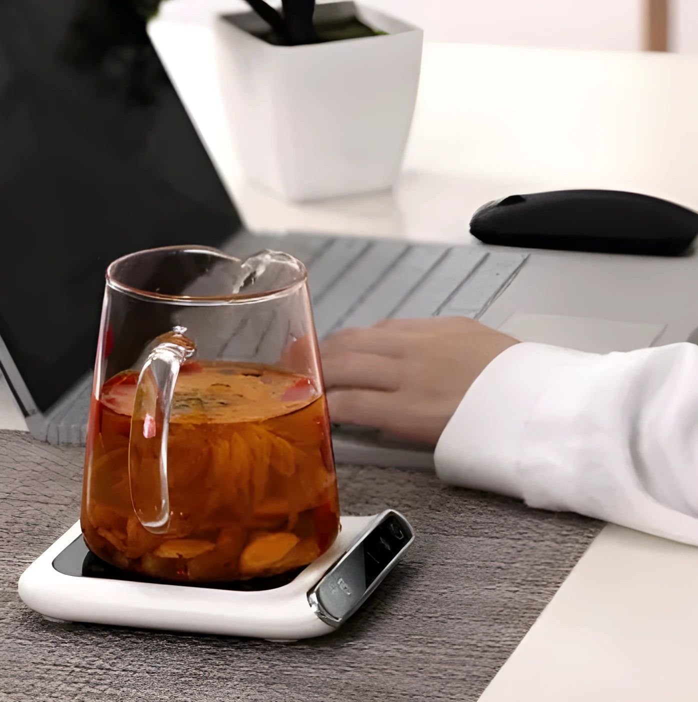 Black USB coffee heater with tempered glass surface showing three temperature settings and drinking water reminder