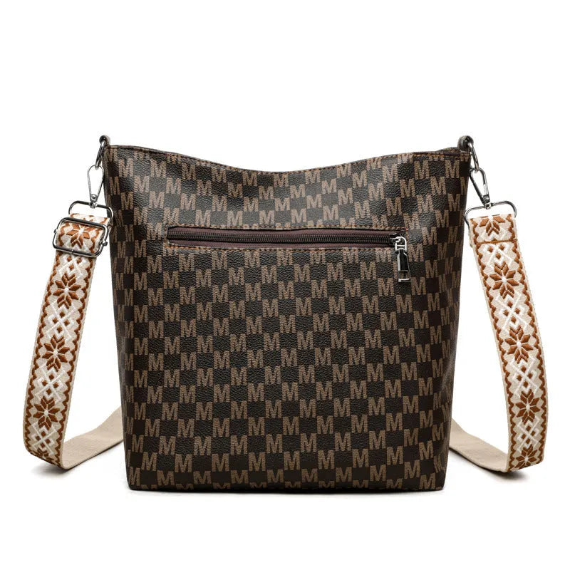PU leather dumpling-shaped shoulder bag in black colour with zipper compartment interior