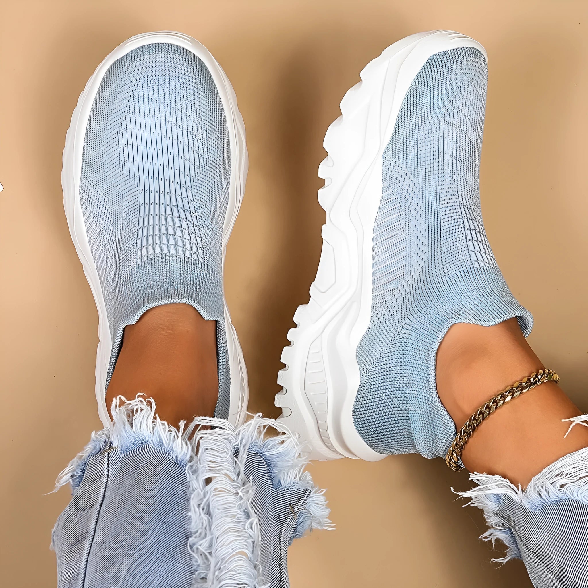 Women's light blue mesh slip-on sports shoes with round toe and 3-5 cm heel