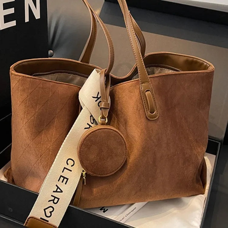 Large casual women's tote shoulder bag in polyester with internal zipper compartment and sandwich pocket
