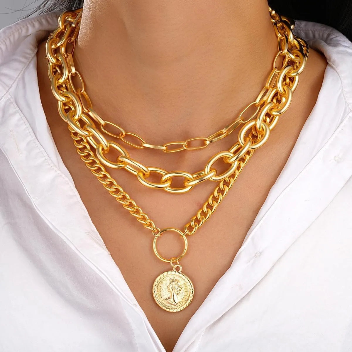 Women's light luxury geometric zinc alloy necklace set with electroplated finish, three colour options