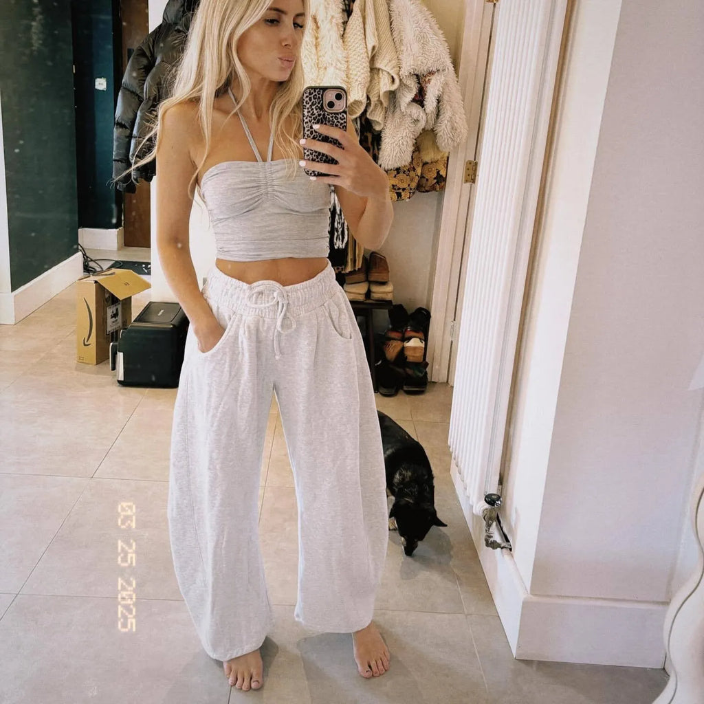 Women's loose-fit cropped sweatpants with drawstring waist and side pockets in cotton blend fabric