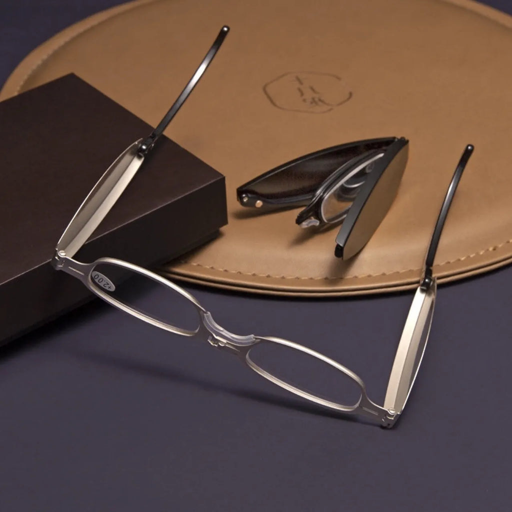 Folding presbyopic glasses in retro style with ring elements, shown in black and silver frame colours