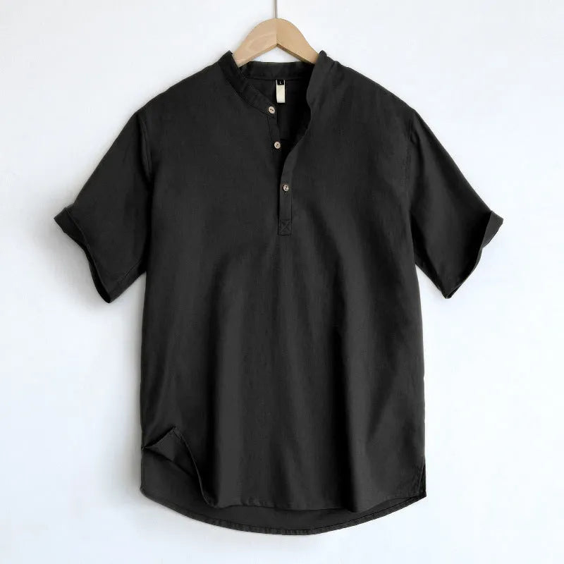 Men's solid colour short sleeve T-shirt in a thin cotton and linen fabric for summer.