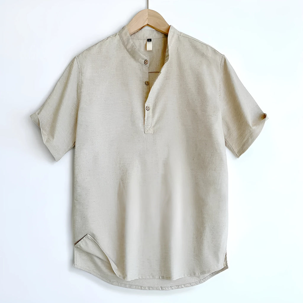 Men's solid colour short sleeve T-shirt in a thin cotton and linen fabric for summer.