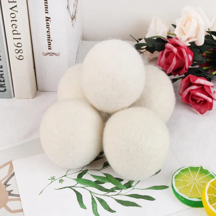 Wool drying balls in various sizes from 2cm to 5cm with cotton storage bag