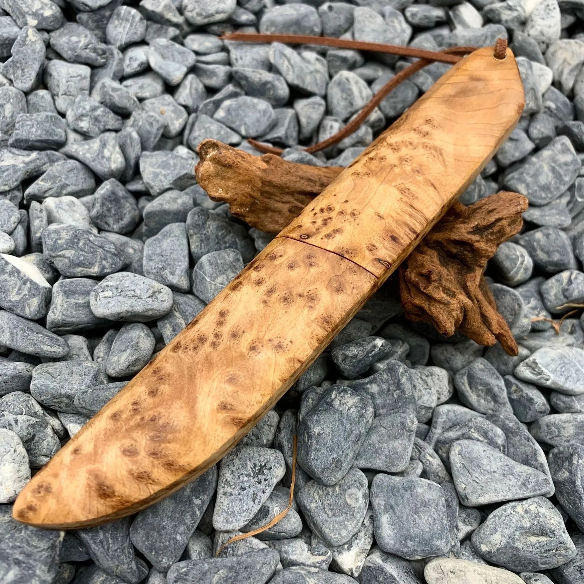 Outdoor camping short knife with Damascus pattern blade and Thuja wood handle showing 18cm length