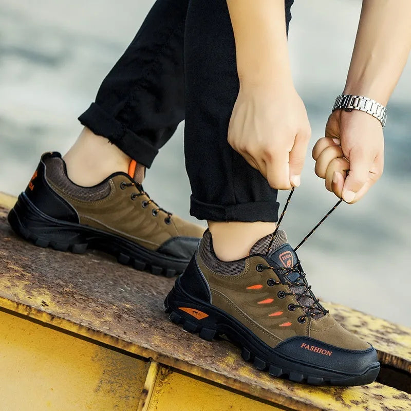 Men's mid-top suede hiking shoes in green with rubber sole and lace-up front.