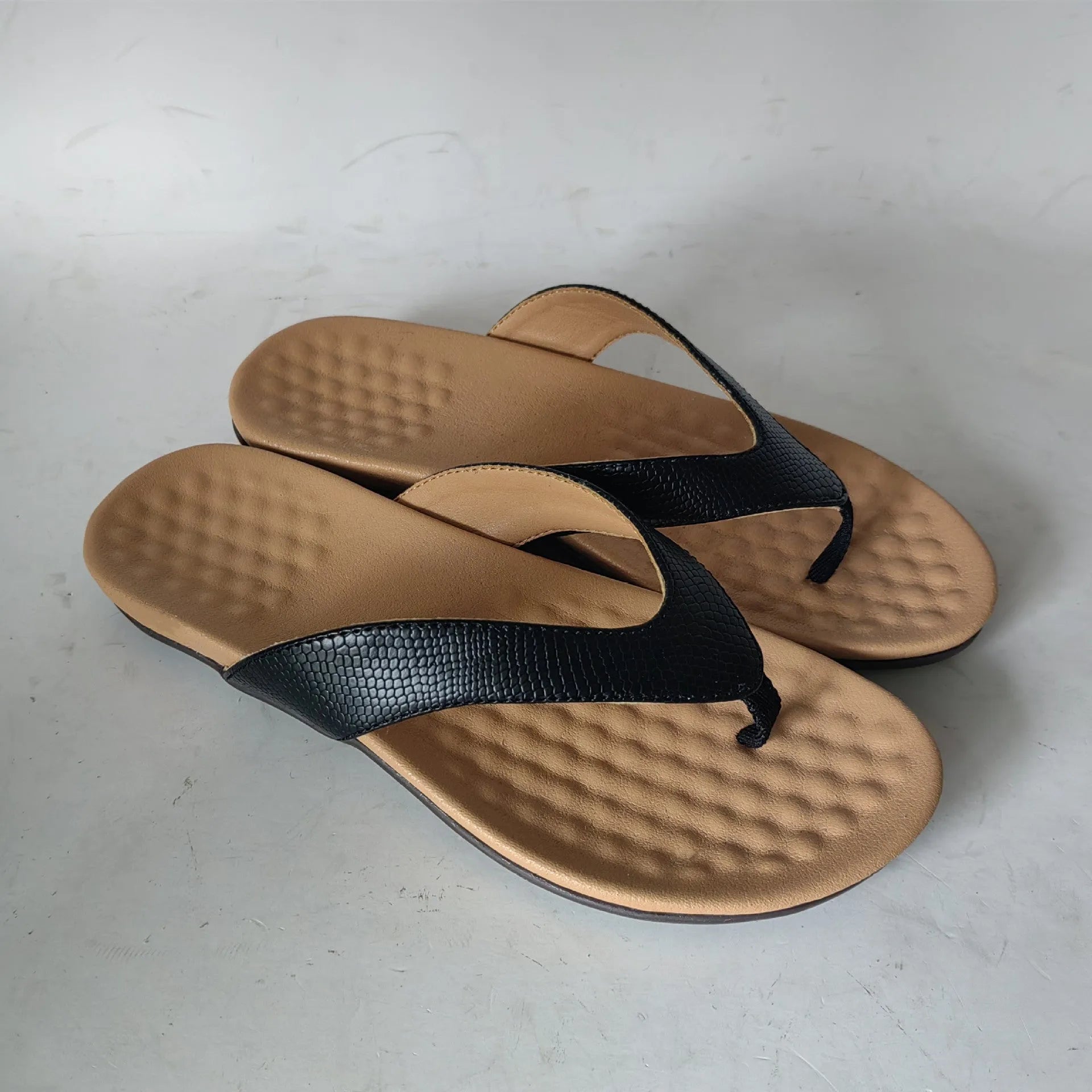 Women's casual flip flops with PU upper, rubber sole, overfoot strap, in black colour