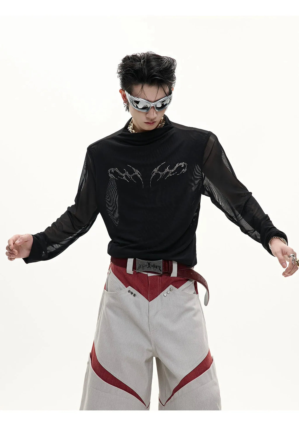 Slim fit long sleeve mesh bottoming shirt in black or white with an ice-feel texture.