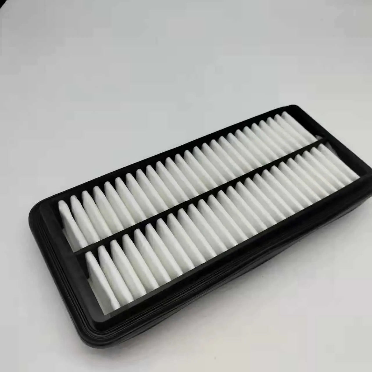 Black car air filter measuring 256mm x 113mm x 40mm for Hyundai compatible vehicles