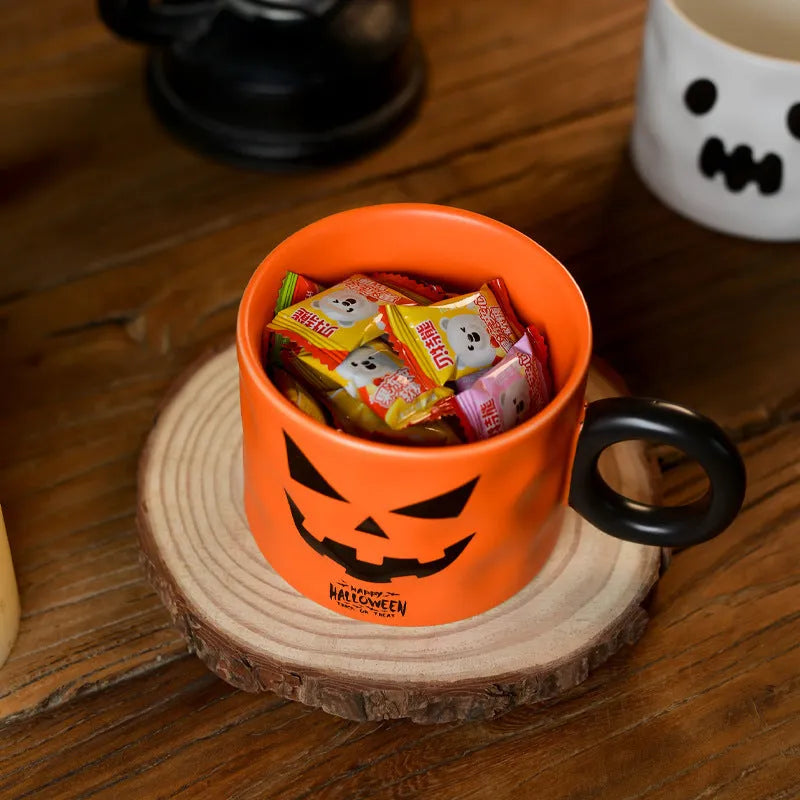 Halloween pumpkin ceramic mug 15cm with handle and spoon in orange or white colours