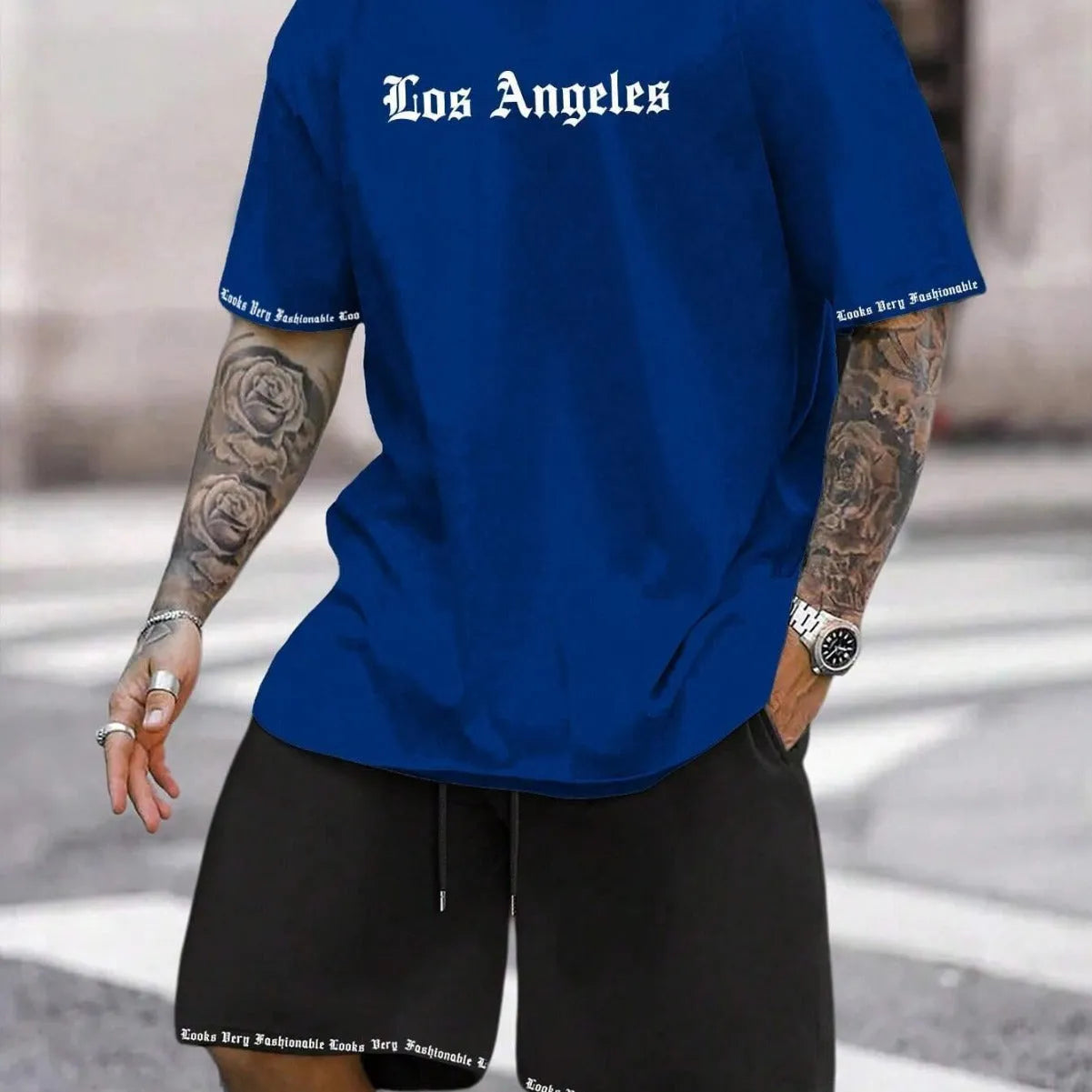 Sports style short-sleeved top and shorts set in quick-drying fabric.
