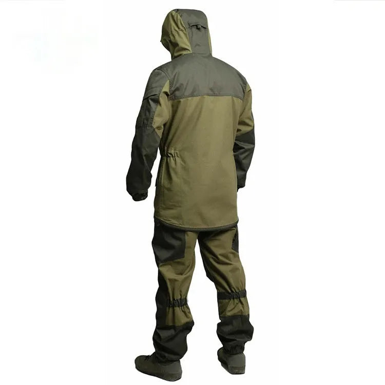 Men's tactical outdoor battle suit set consisting of a jacket and trousers in a military green colour.