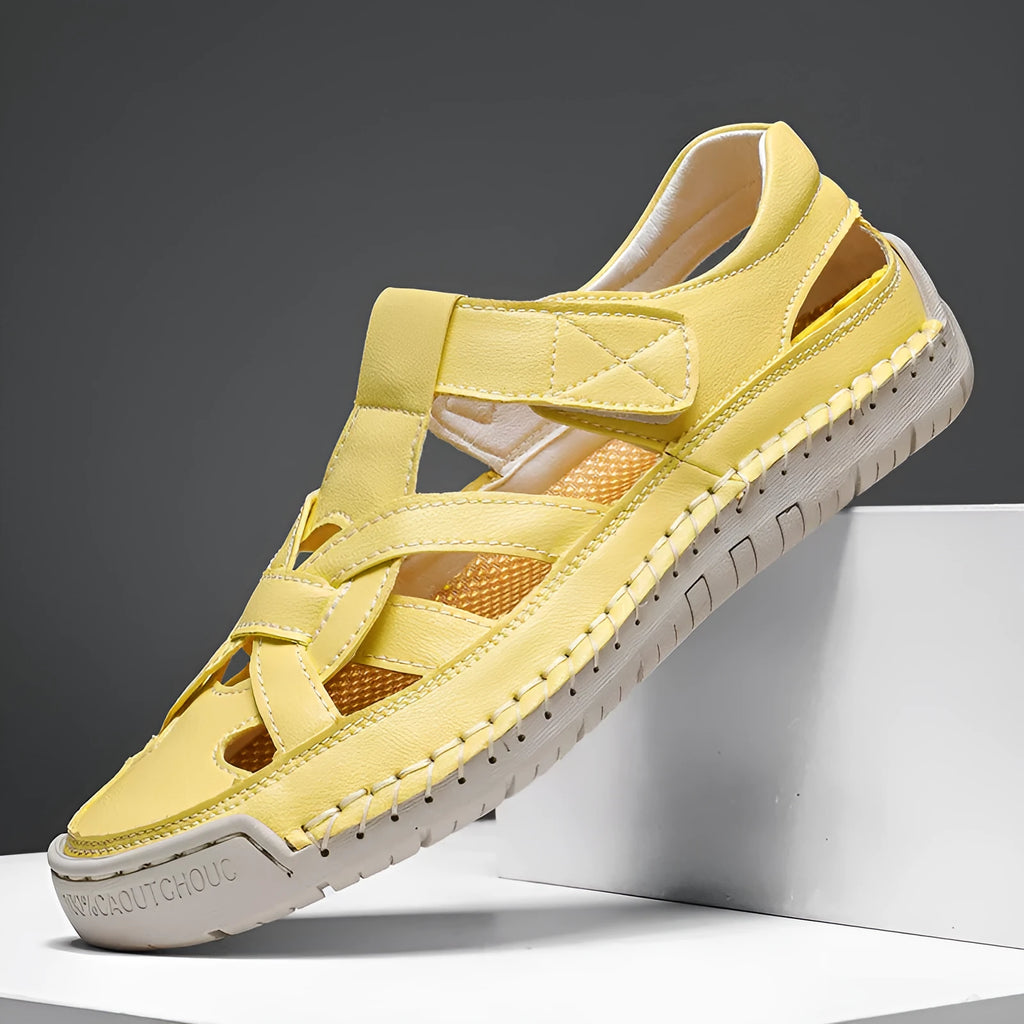 Women's low-top casual shoes with velcro strap and round toe in a solid colour.