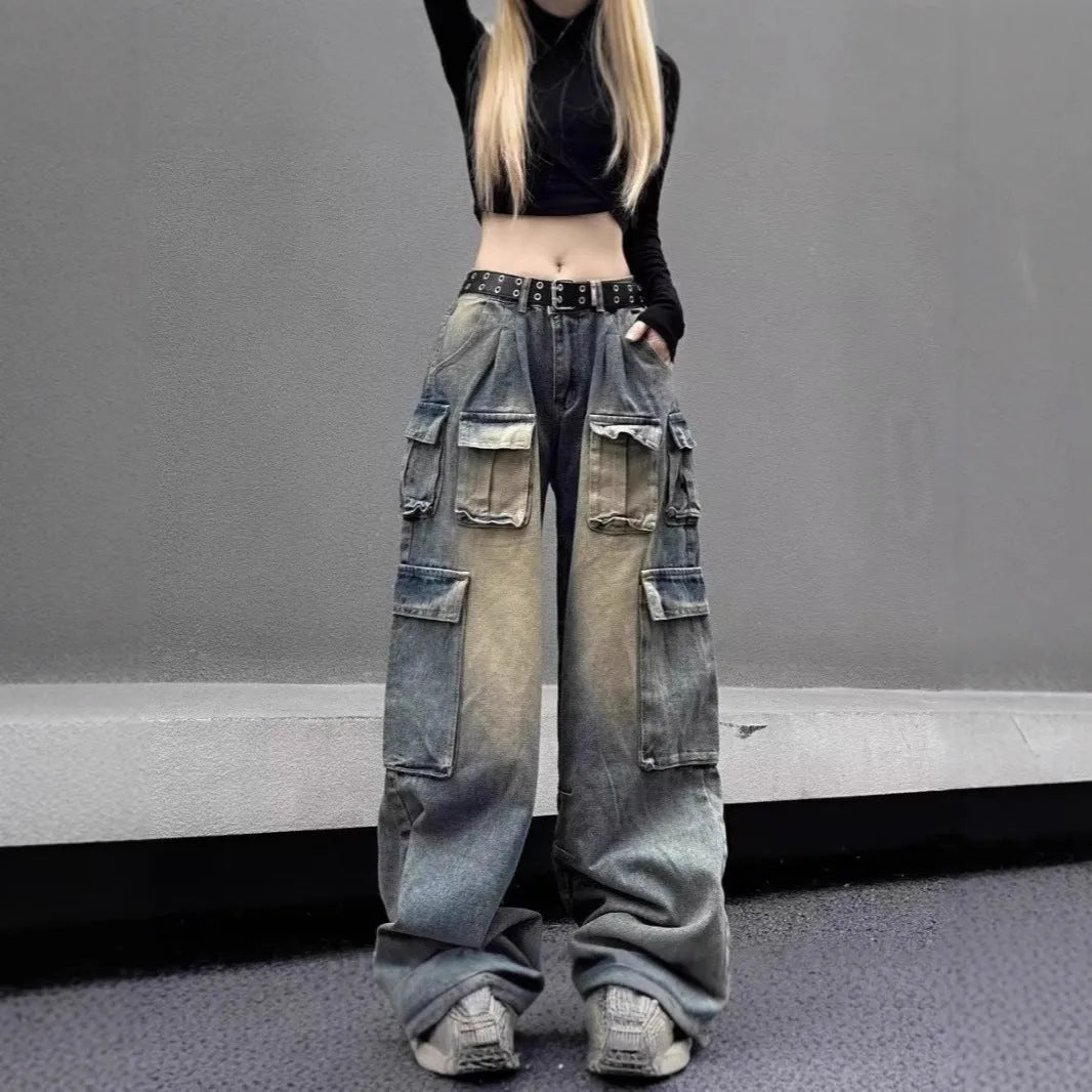 Multi-pocket loose fit distressed jeans in street hipster straight-leg style
