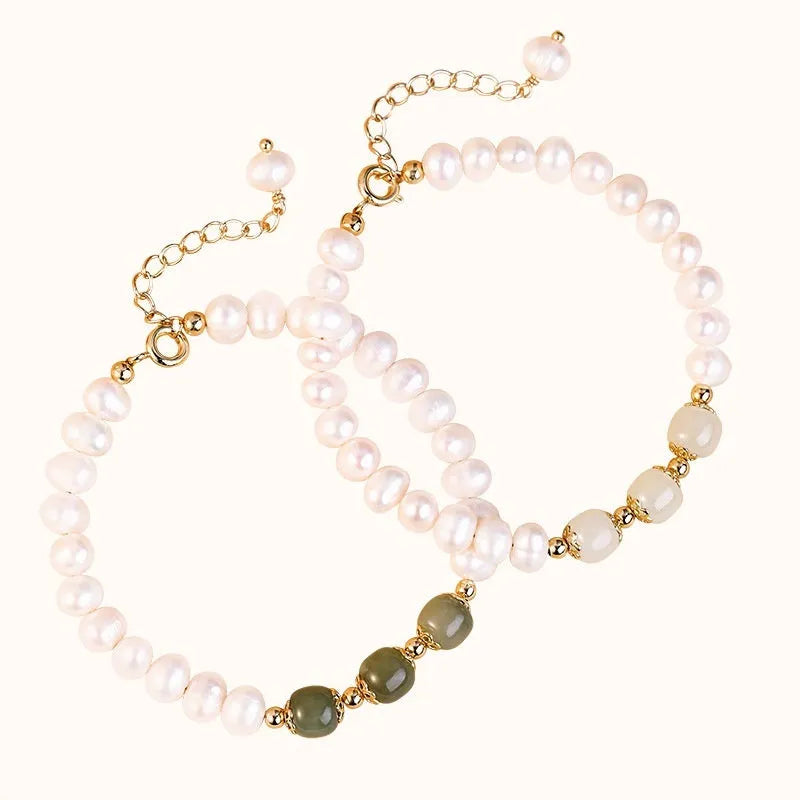 Freshwater pearl bracelet with diamond-shaped pearls in Hetian jade colour on an adjustable chain.