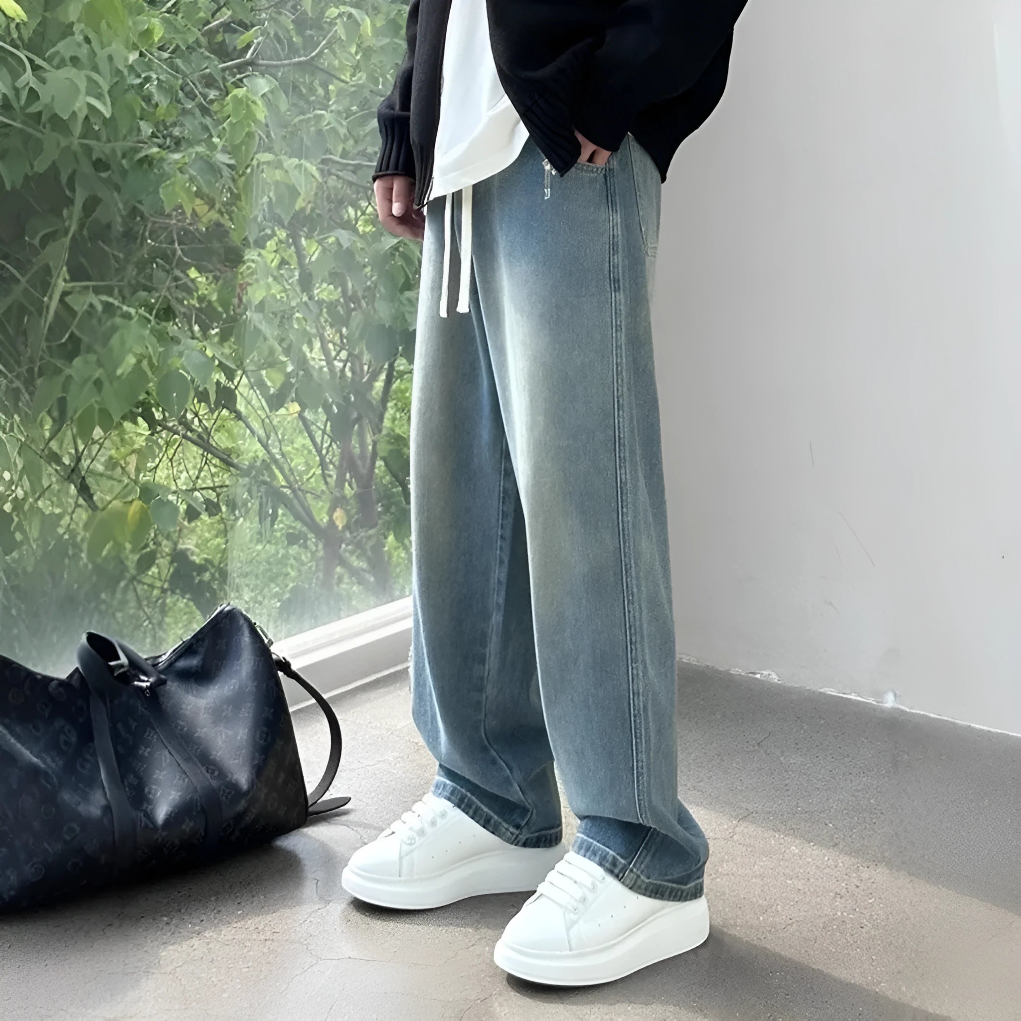 Men's straight-leg denim trousers in loose fit with drawstring waist closure