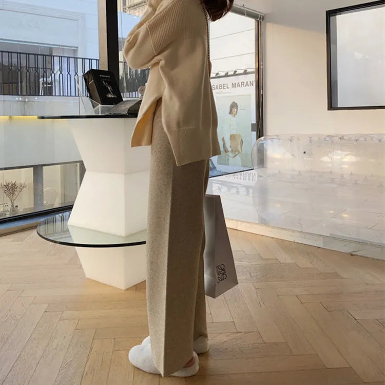 Women's cream white high-waist wide-leg knitted trousers for winter with a drooping mopping hem.