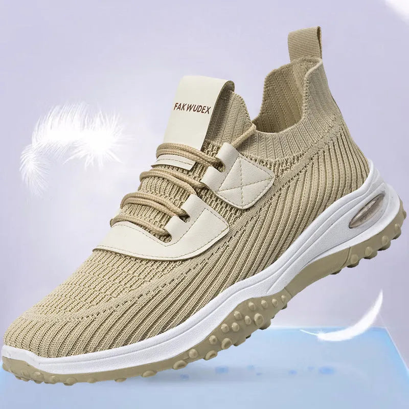 Flyknit low-top running shoes in black or brown with mesh lining and flat heel design