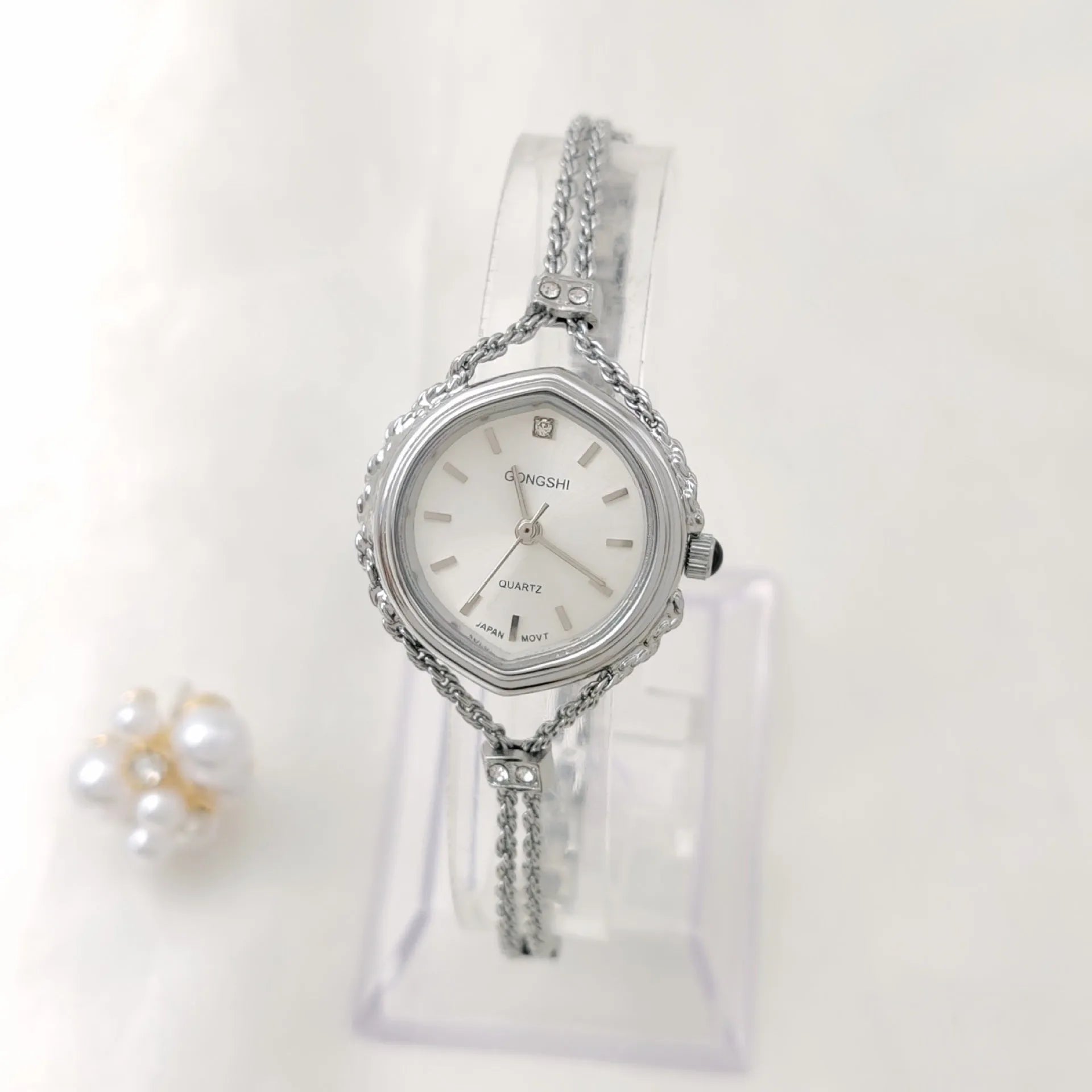 Women's Mori style quartz watch with 25mm dial and mineral glass mirror in gold colour