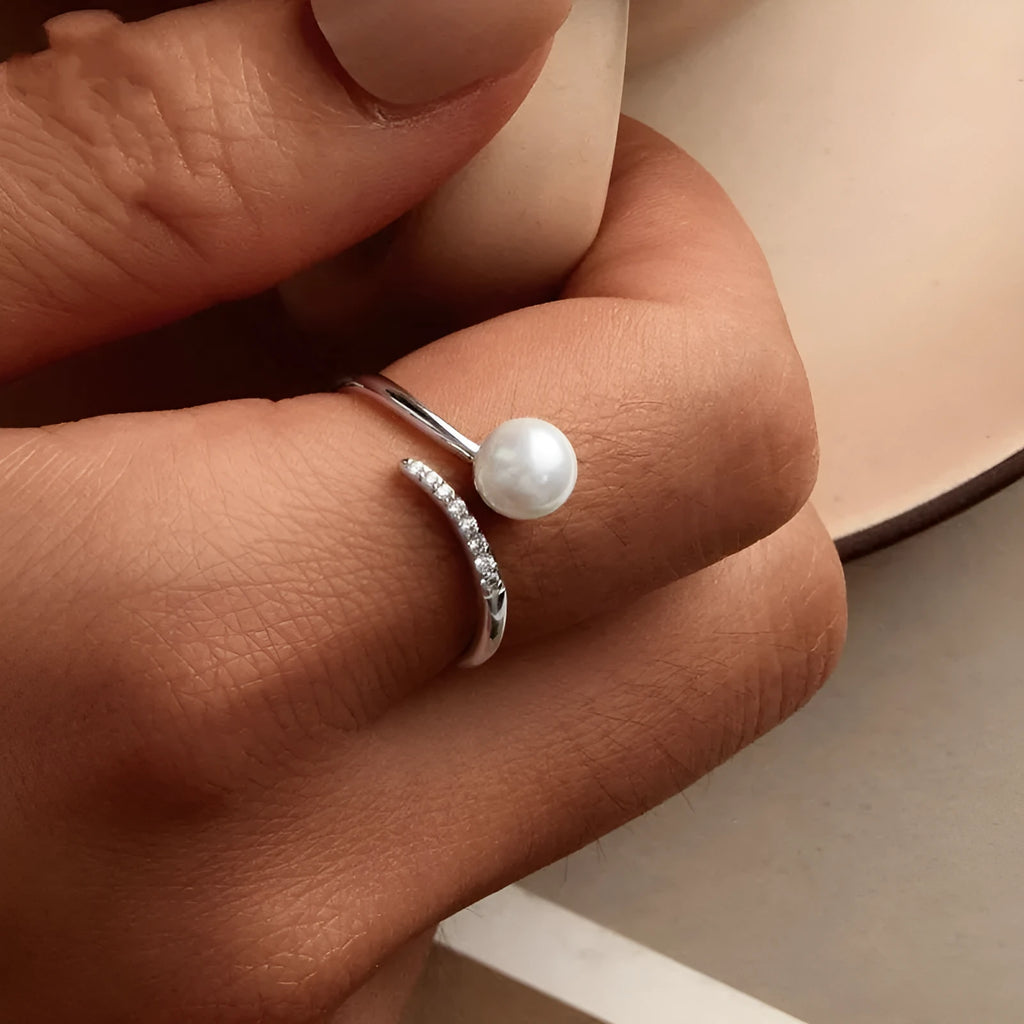 S925 sterling silver adjustable open loop ring with a natural shell pearl on a white background.