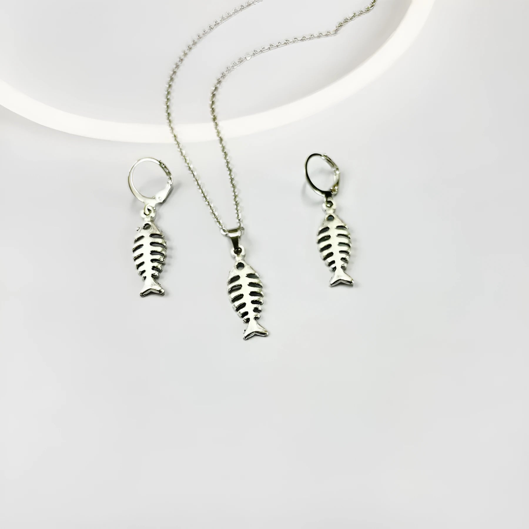 Women's fishbone design alloy earrings and necklace set with O-shaped chain in retro style