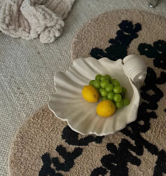 White resin fruit plate ornament with simulation shell design for table decoration
