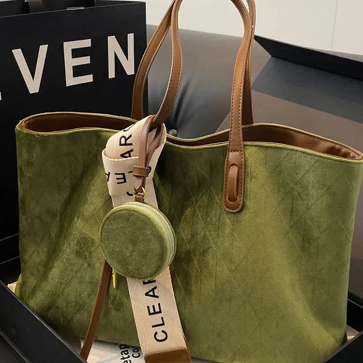 Large casual women's tote shoulder bag in polyester with internal zipper compartment and sandwich pocket