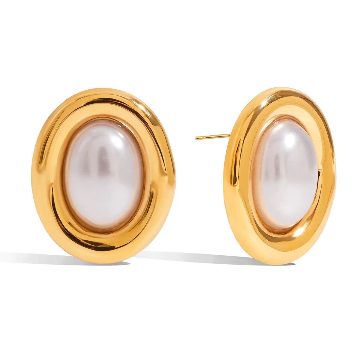 A pair of stainless steel vintage pearl stud earrings with a round pearl and electroplated finish.