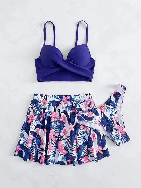 Women's three-piece swimsuit set with high-waist bikini briefs in polyester fabric