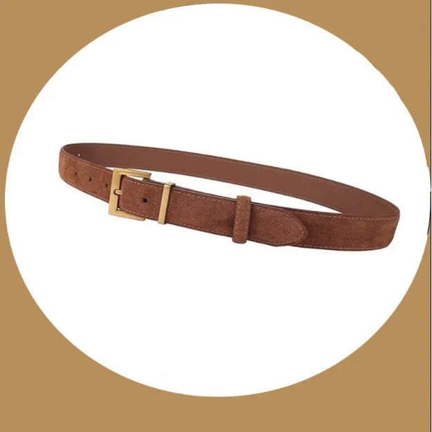 Ladies leather belt with pin buckle in black showing quadrilateral buckle detail